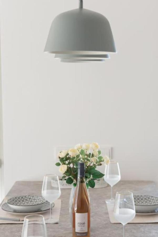 Bright Apartment In The New Building Atény Exteriér fotografie
